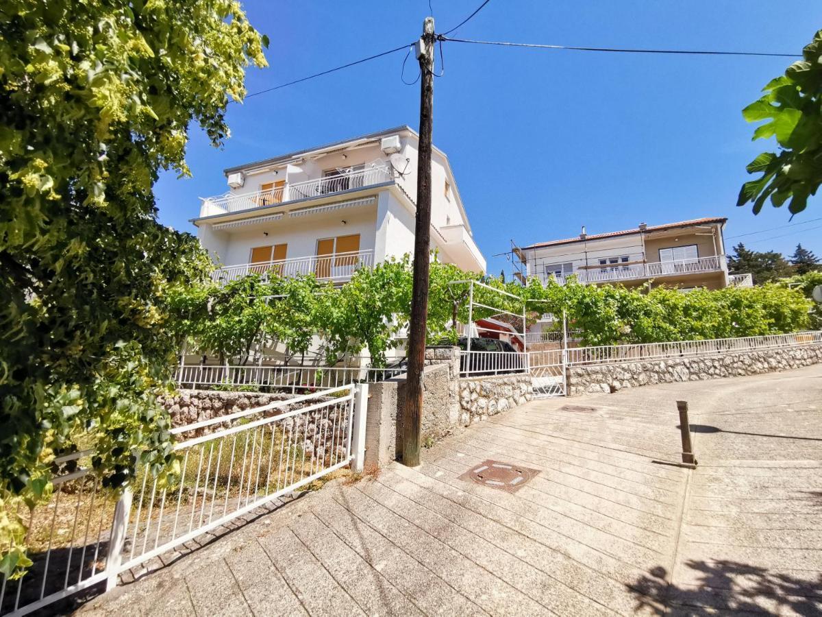 Apartments Maja Драмал Екстериор снимка