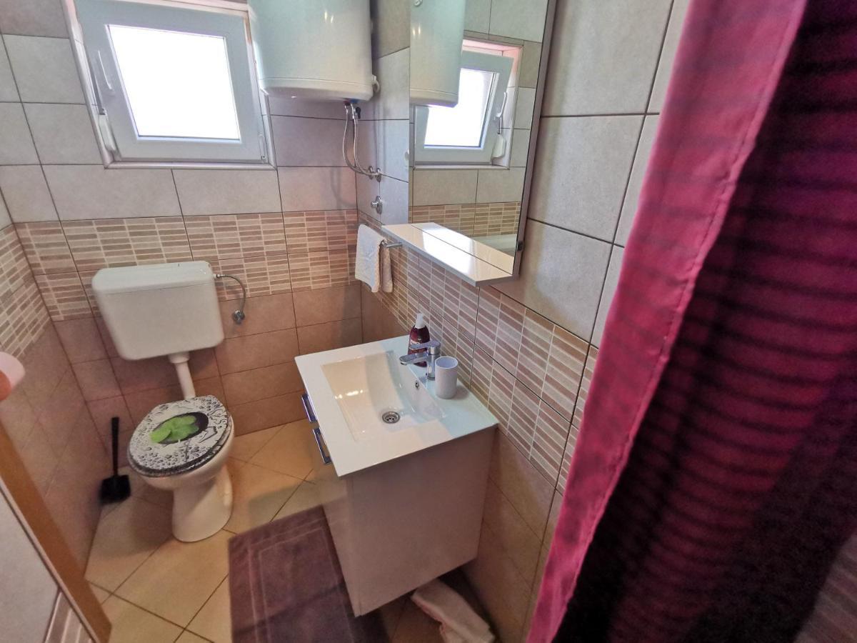 Apartments Maja Драмал Екстериор снимка