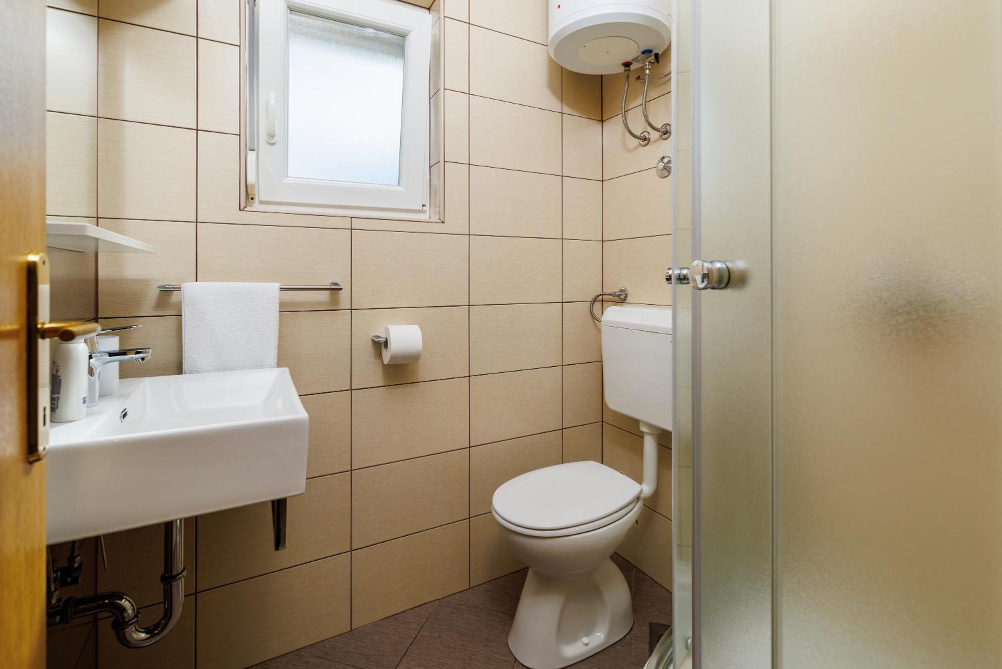 Apartments Maja Драмал Екстериор снимка